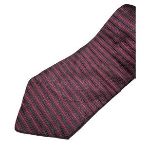 LORD & TAYLOR Mens Classic Silk Tie Necktie Red  Black MADE IN USA 57" x 3/4"